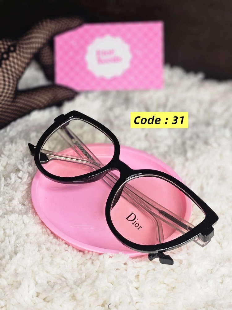 Bold oversized heel frame
